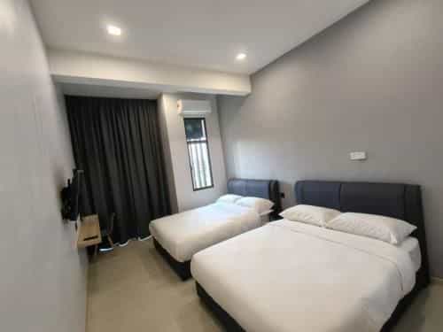 6 ห้องนอน 5 ห้องน้ำส่วนตัว ขนาด 1540 ตร.ม. – กลางเมืองมัวร์
