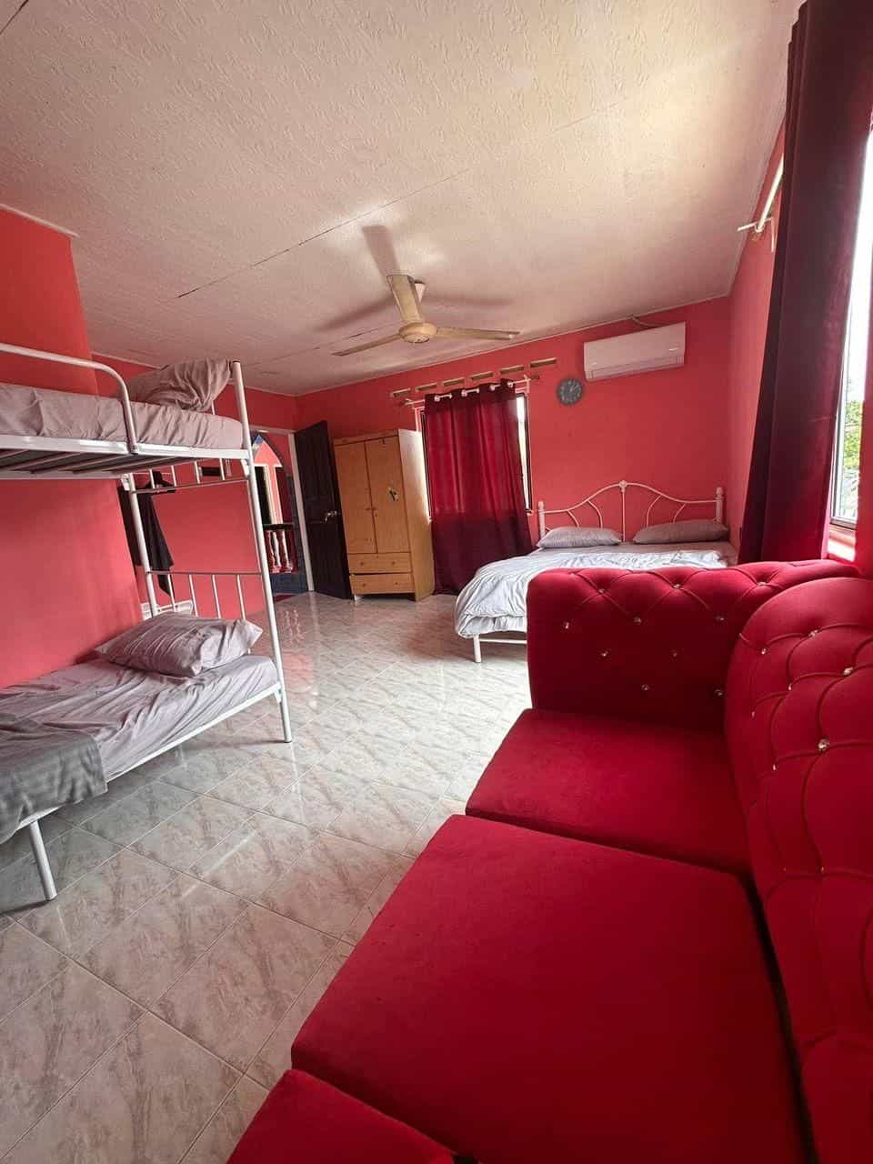 3 ห้องนอน 2 ห้องน้ำส่วนตัว ขนาด -2403 ตร.ม. – กลางเมืองมัวร์