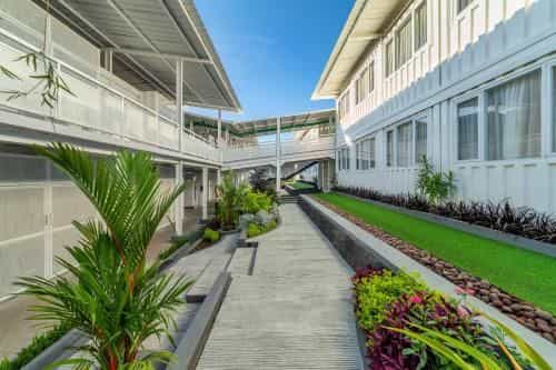 โรงแรมคอนเทนา