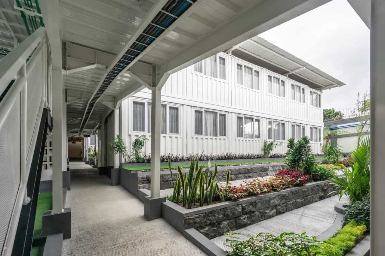 โรงแรมคอนเทนา