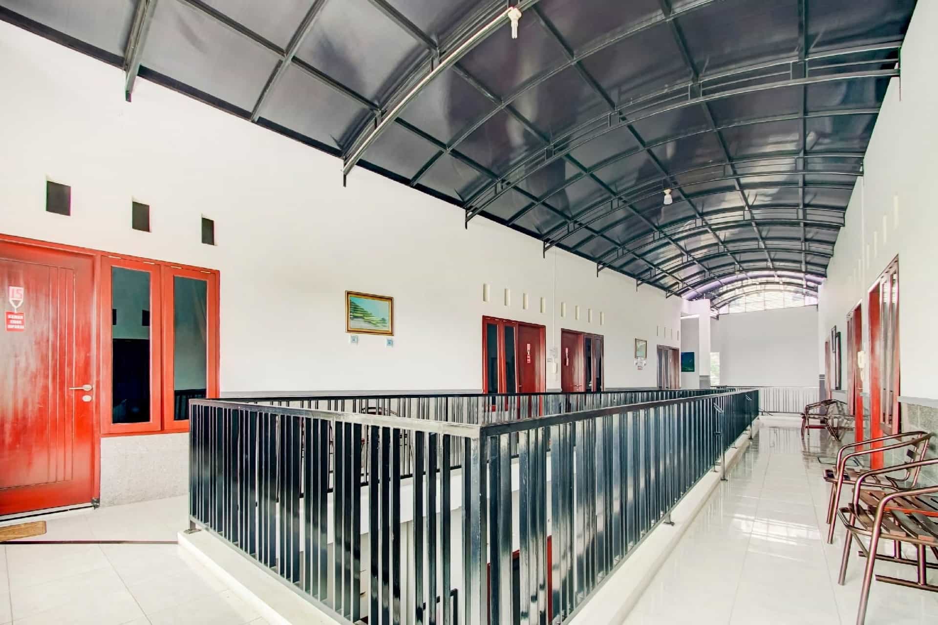 Super OYO Capital O 90151 Guest House 180