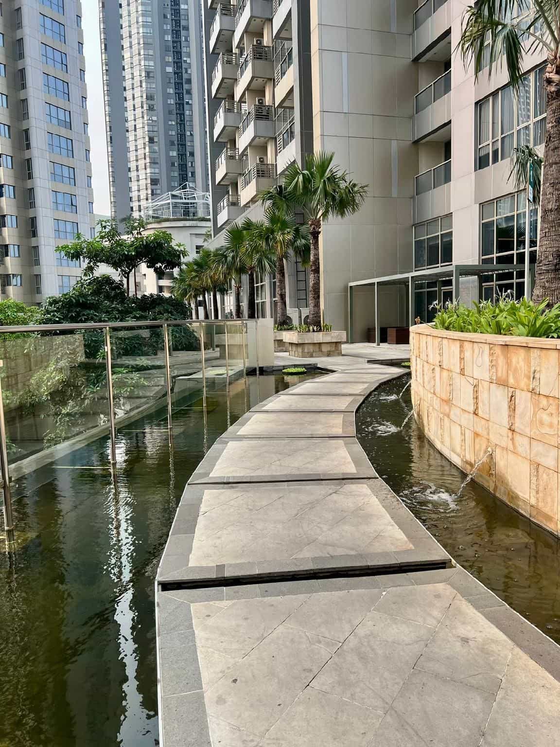 Cozy Apartment connected to mall by Lexington