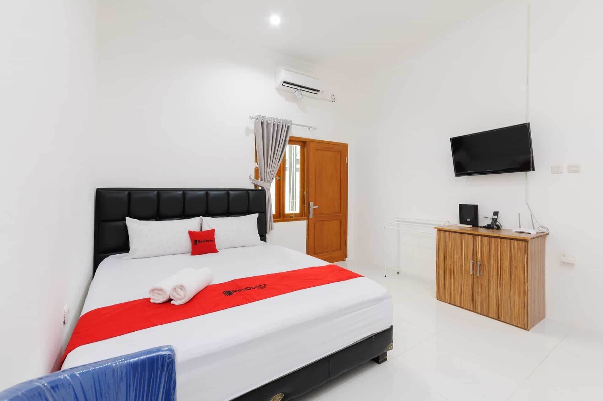RedDoorz Syariah @ Sakura Hotel Duren Sawit