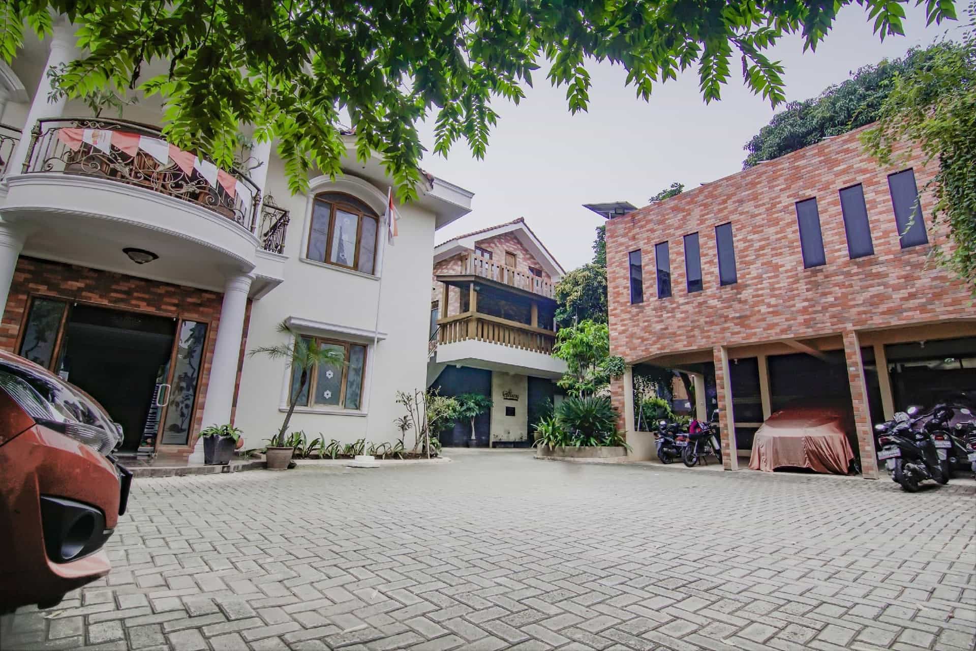 โอโย 90094 กายาตรี เรสซิเดนซ์