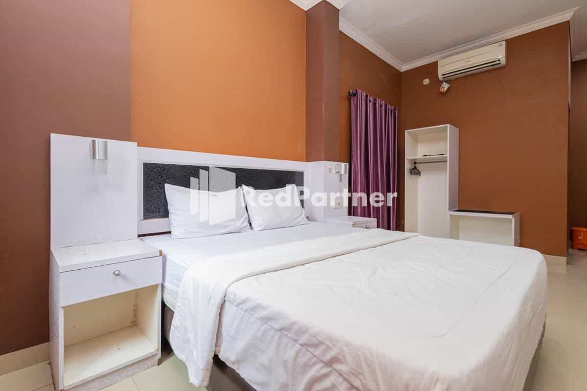 Star Hotel Jaksa Mitra RedDoorz Star Hotel Jaksa Mitra RedDoorz