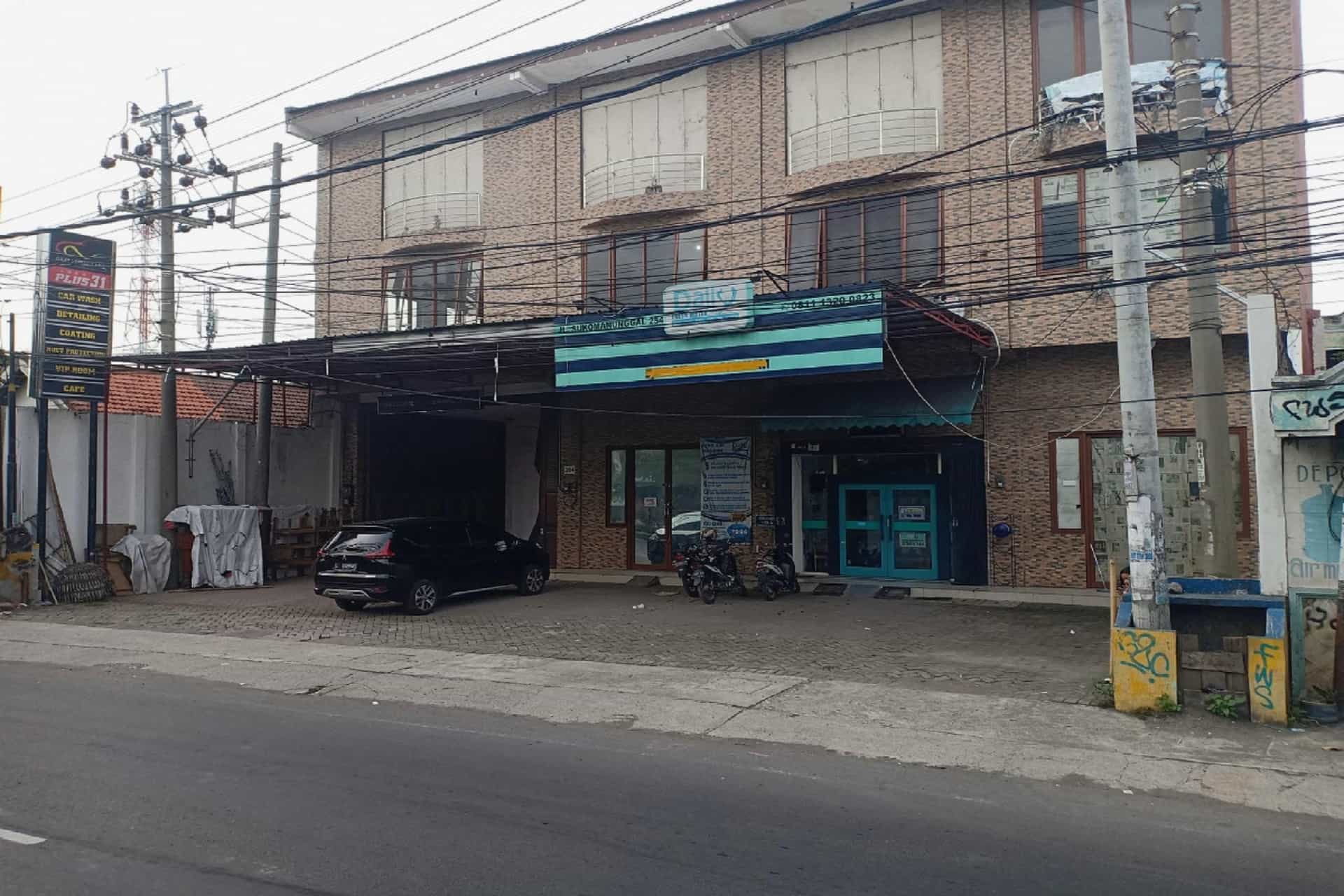 Super OYO Capital O 3198 Sukomanunggal Inn