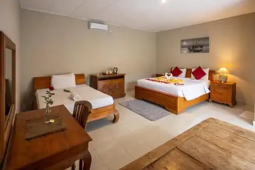 Sunshine Beach Bungalows and Restaurant Sunshine Beach Bungalows and Restaurant