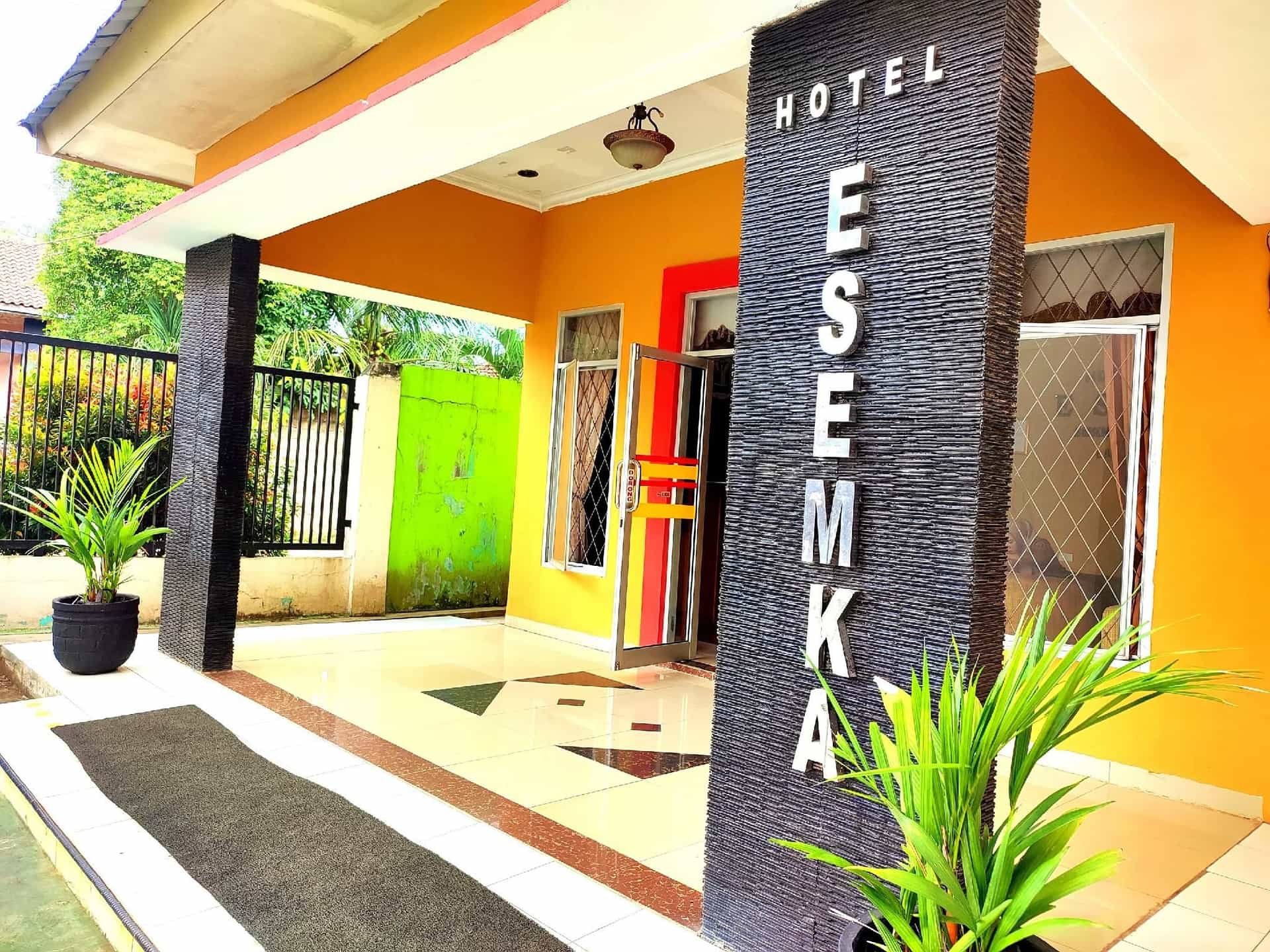 Esemka Hotel & Convention