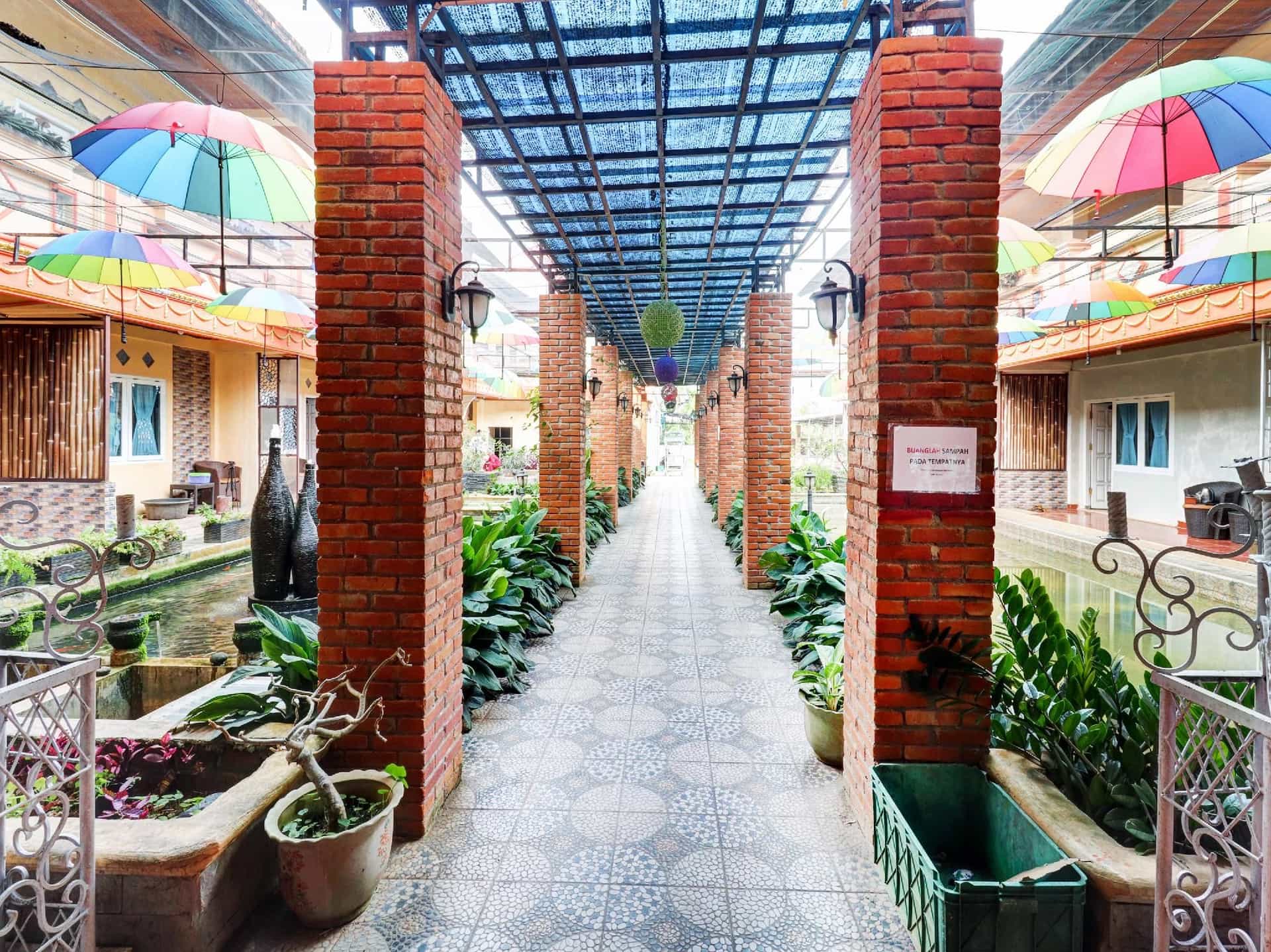 OYO Life 113500 Hotel R Cantika Syariah