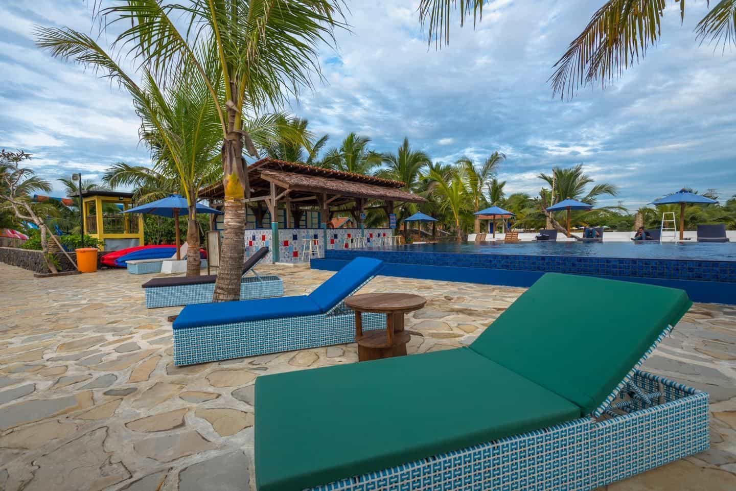 Avery Coconut Island - Hotel and Beach Resort
