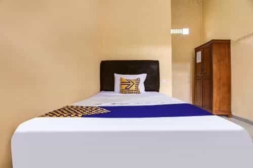SPOT ON 90433 Serasi Kost