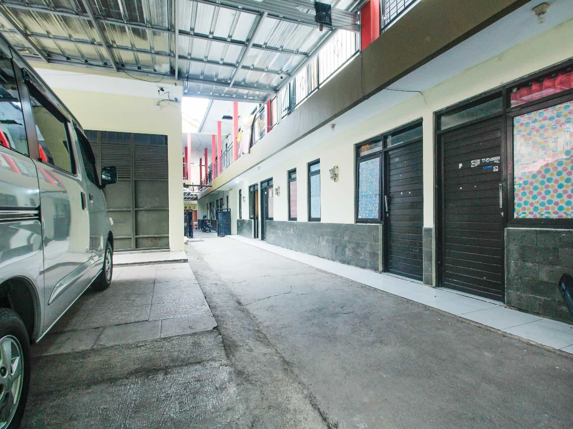 สปอต ออน 91606 นาดิน เกสต์เฮาส์