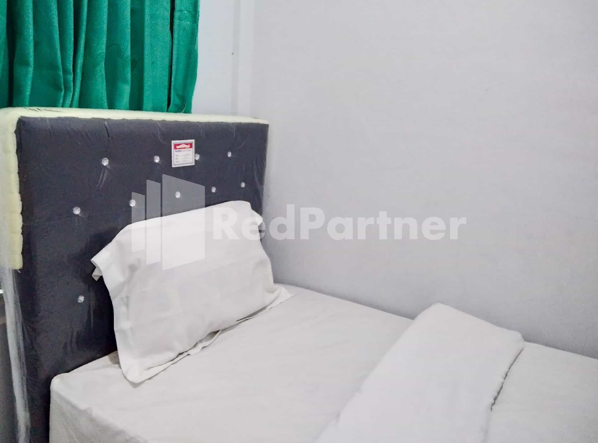 LH101 Guest House Syariah near Makam Sunan Bonang RedPartner LH101 Guest House Syariah near Makam Sunan Bonang RedPartner