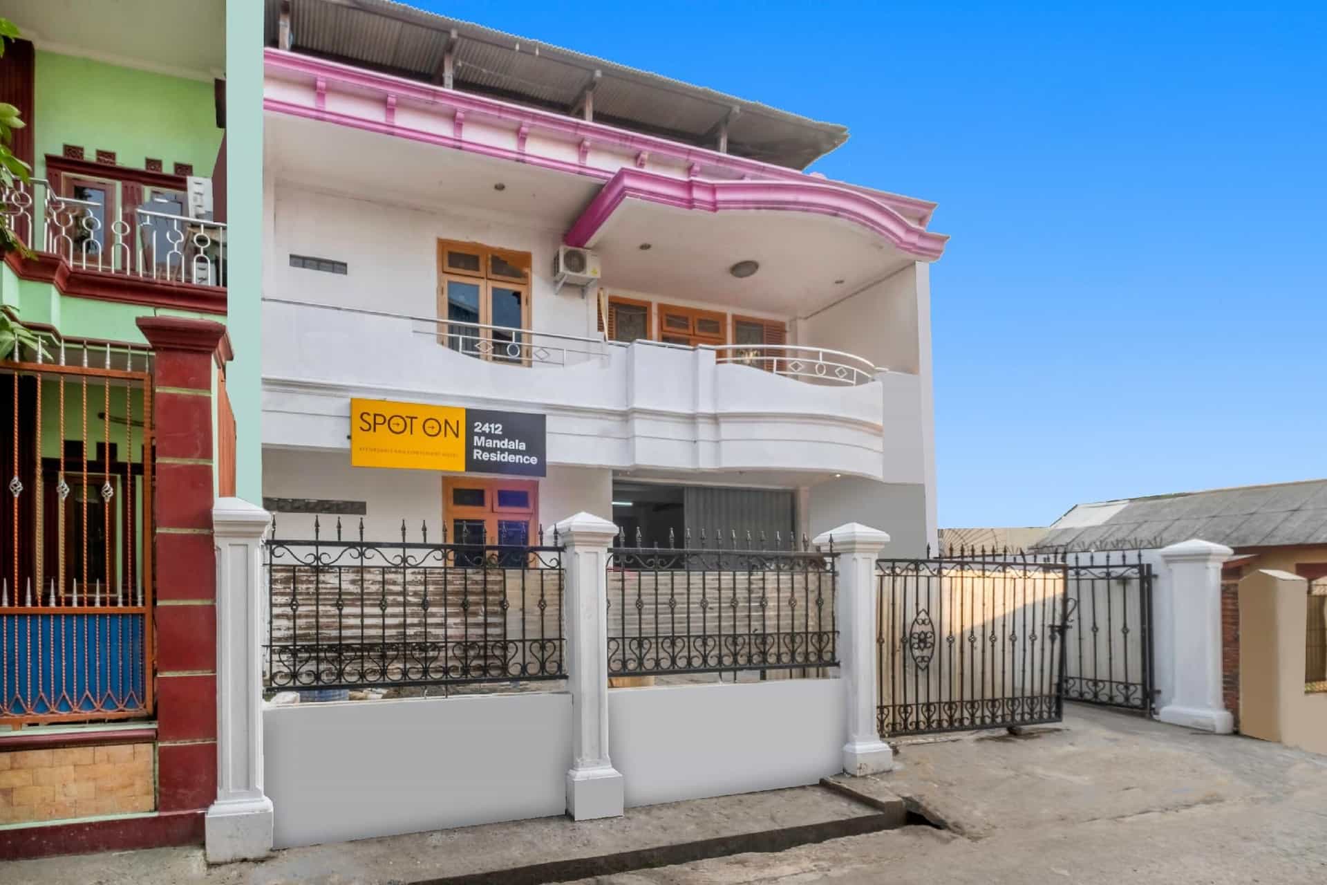 OYO Life 2412 Mandala Residence