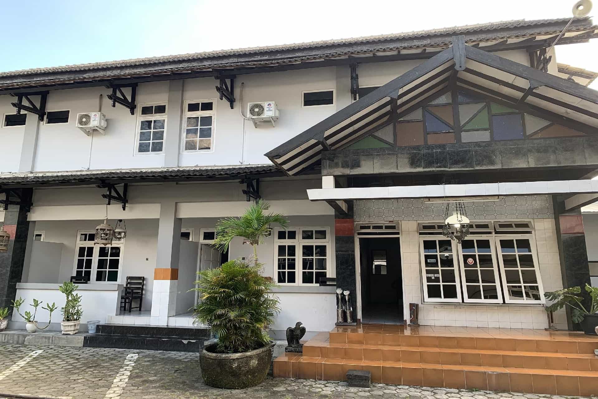 โรงแรมเมราค อินดาห์