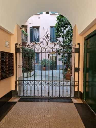 Cozy flat mins walk to Navigli and metro station