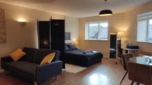 Modern 1-Bed Flat in Wigan