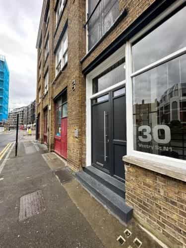 New & Spacious Studio in Old St