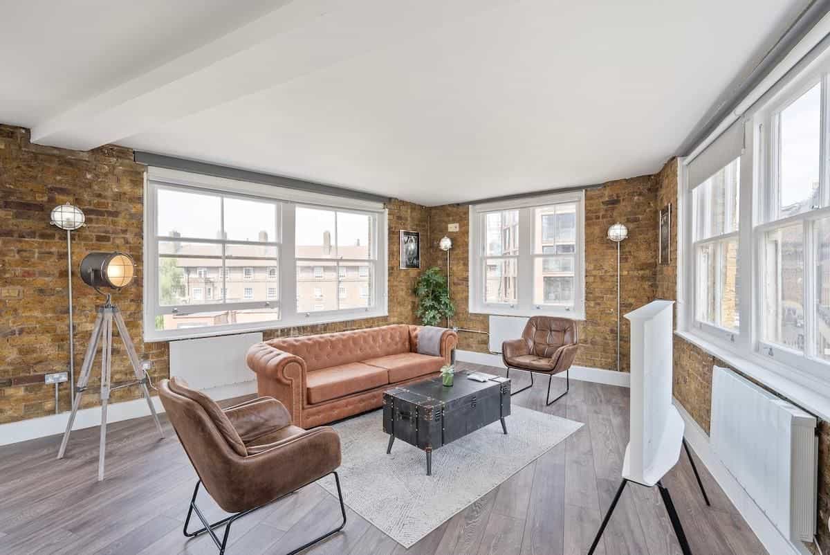 Large 1 bedroom studio in Old St