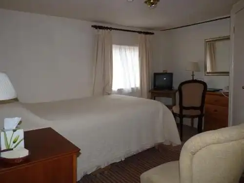 โรงแรมฟอลคอน โรงแรมฟอลคอน