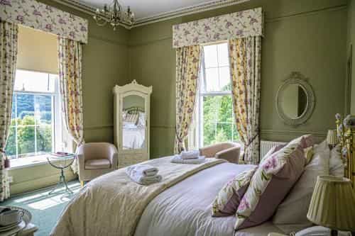 The Manor Hotel