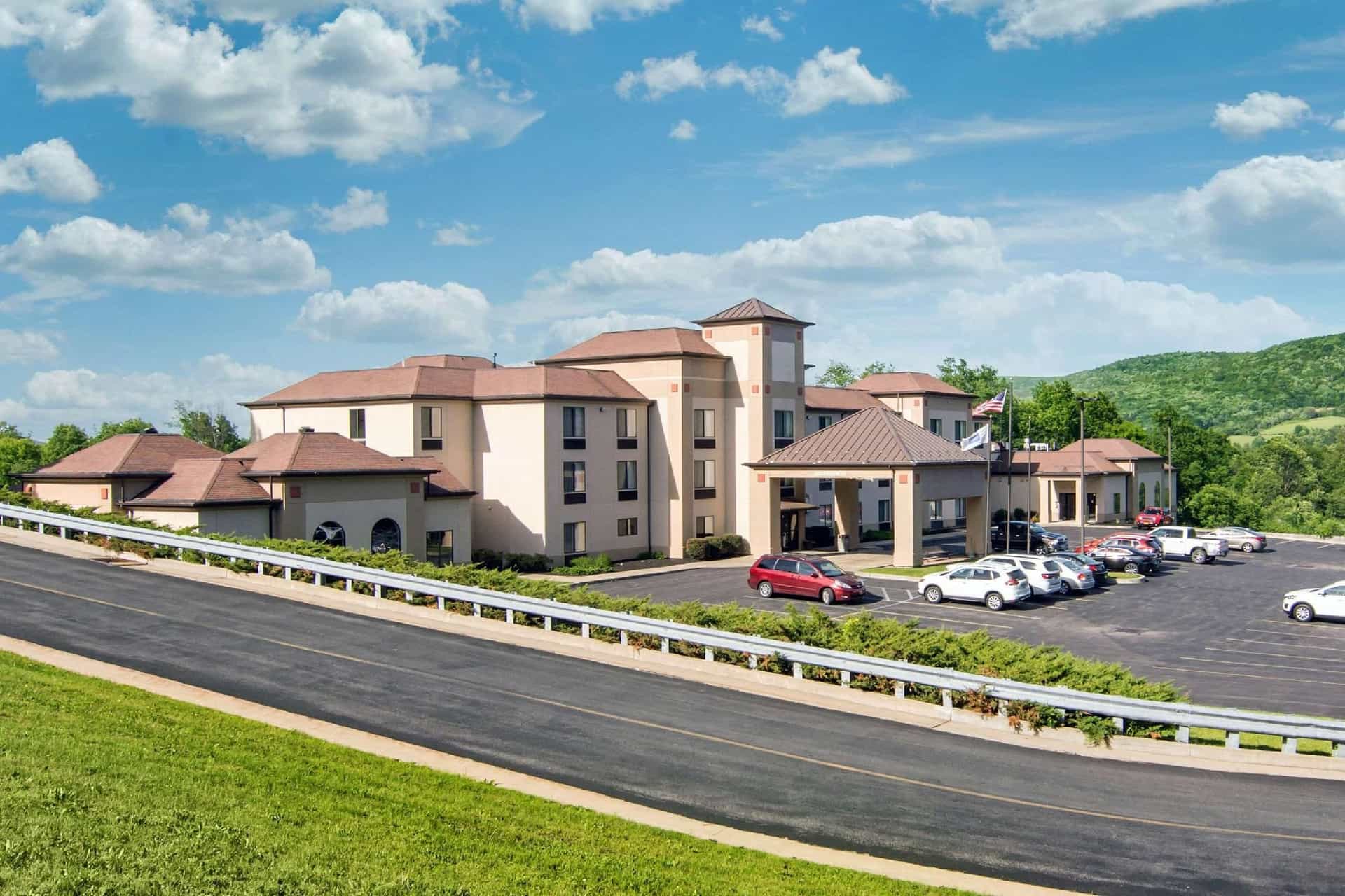 Comfort Inn & Suites Cooperstown / Milford