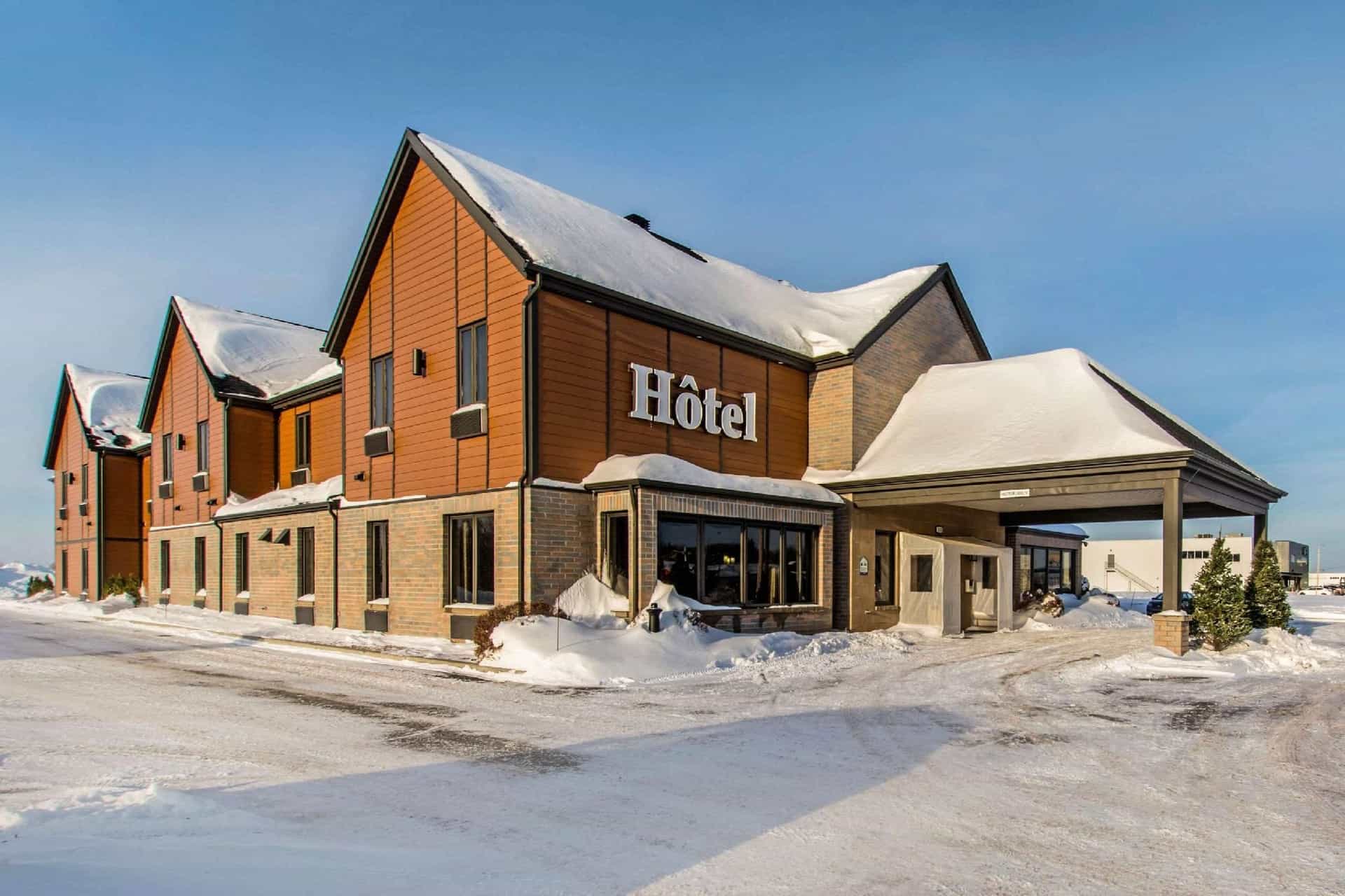 Econo Lodge Inn & Suites