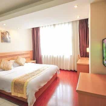 Vienna Hotel (Chengdou Dufu Thatched Cottage Jinsha Site)