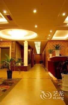 Super 8 Collection Hotel (Chongzhou City Government)