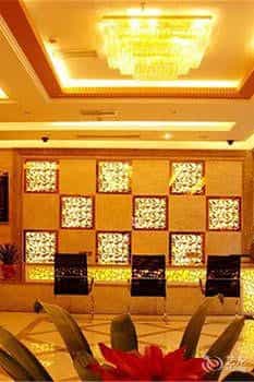 Super 8 Collection Hotel (Chongzhou City Government)