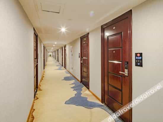 Meishu Hotel (Chengdu Zhaojue Temple South Road Metro Station)