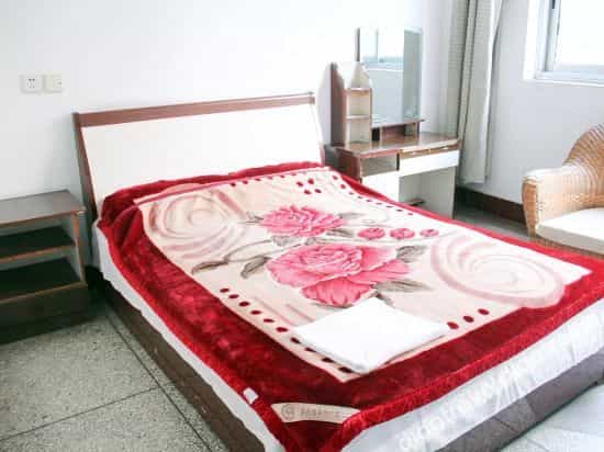 Chengdu Little Town Love Theme Hotel (Chengdu East Station Chengdu University)