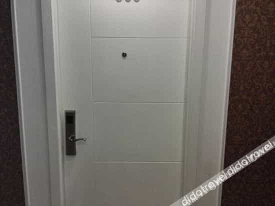 Yijiayi Hotel (Huaxing Subway Station)