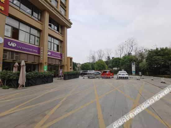 Huangcheng Hotel (Sichuan Normal University Chenglong Campus)