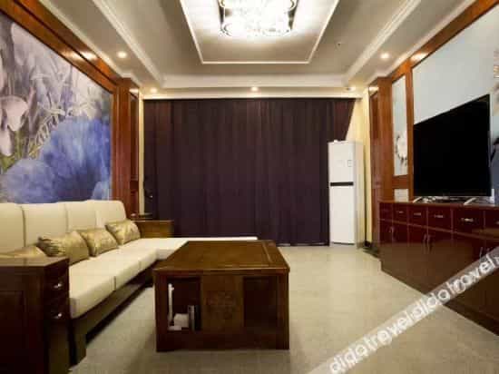 Qionglai Tianhong Business Hotel