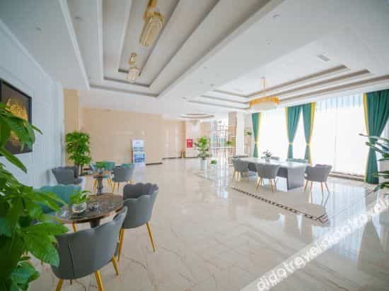 Crown Century Hotel (Chengdu Phoenix Mountain Sports Center Dafeng Subway Station)