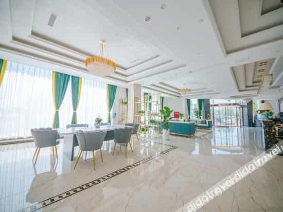 Crown Century Hotel (Chengdu Phoenix Mountain Sports Center Dafeng Subway Station)