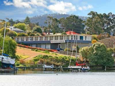 Leisure Inn Waterfront Lodge