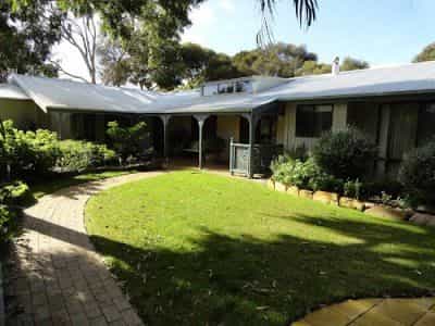 Correa Corner Bed And Breakfast