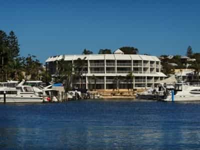 Pier 21 Apartment Hotel