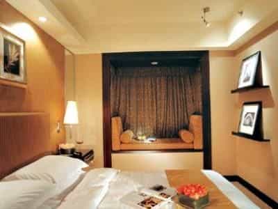999 Royal Suites And Towers
