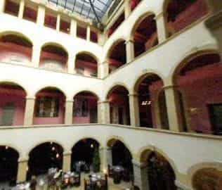 Cour Des Loges