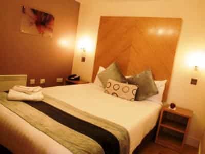 Roomzzz Leeds City West