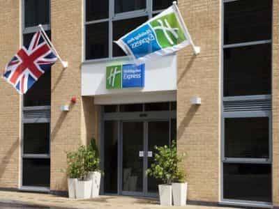 Holiday Inn Express Watford Junction