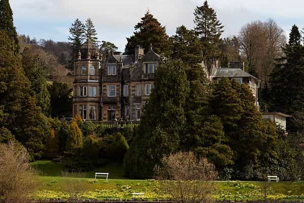 Langdale Chase (Lake View)