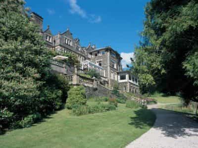 Langdale Chase (Lake View)