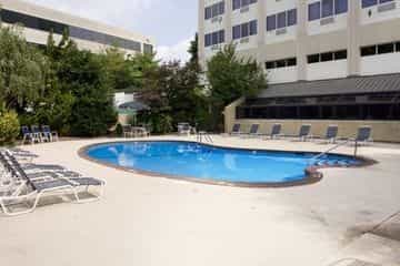 HOLIDAY INN SELECT WILMINGTON