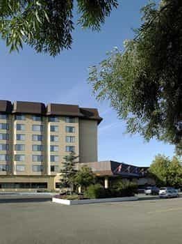 Red Deer Lodge Hotel