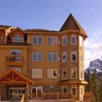 Falcon Crest Lodge
