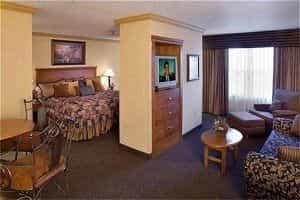 ClubHouse Hotel & Suites